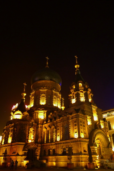 索菲亚大教堂的夜景璀璨夺目